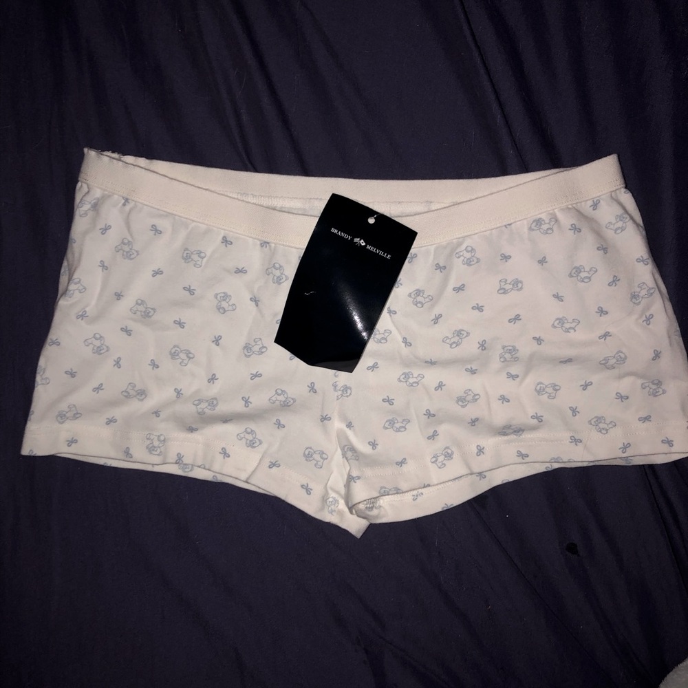 Brandy Melville teddy bear print boyshorts - never worn NWT!! 🤍